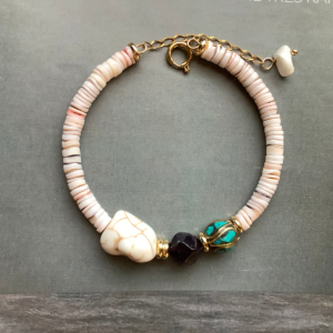 Tibet Natural SeaShell Gemstone Bracelet (White)
